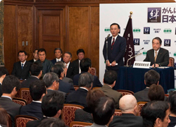 通常国会開会 谷垣総裁「足腰のしっかりした政治切り開く」 両院議員総会で決意