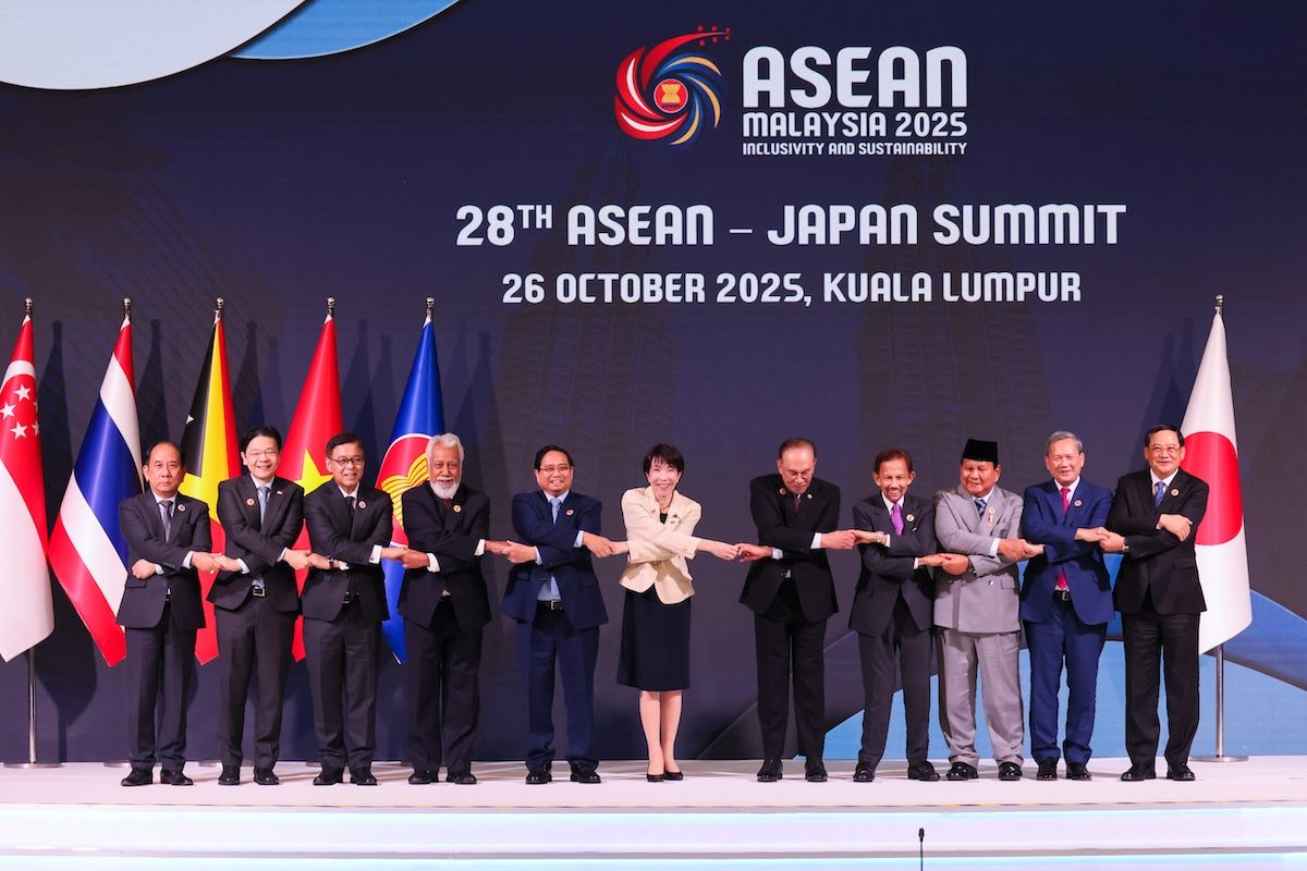 高市総理は総理就任後、初の海外出張でASEAN関連首脳会議、AZEC首脳会合に出席するためマレーシアを訪問。日・ASEAN共に強く豊かになるための取り組みについて強力に進めていく決意を強調した。