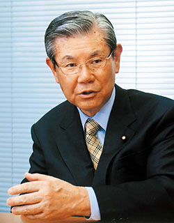 「権威があり、わかりやすい憲法の作成を目指す」と語る保利耕輔・党憲法改正推進本部長 「権威があり、わかりやすい憲法の作成を目指す」と語る保利耕輔・党憲法改正推進本部長