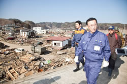 谷垣総裁、東日本巨大地震・津波災害の被災地、岩手県を訪問