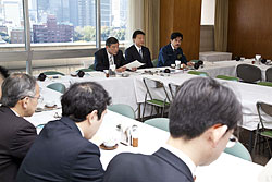 韓国による竹島の実効支配強化で決議　領土に関する特命委員会