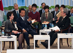 政策セミナー「日本経済再構築への道」で甘利明党経済・財政・金融政策調査会長と冨山和彦(株)経営共創基盤代表取締役CEOが議論