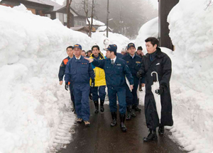 豪雪災害 谷垣総裁が新潟を視察 除雪のための財政支援を