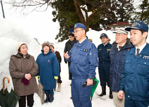 豪雪災害　谷垣総裁が新潟を視察　除雪のための財政支援を