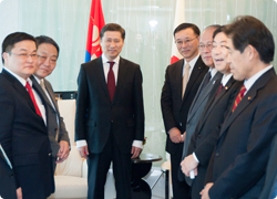 モンゴルのバトボルド首相を表敬訪問