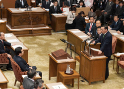 谷垣総裁「野田総理は野党ボケ」　党首討論で野田総理の政治姿勢を厳しく追及