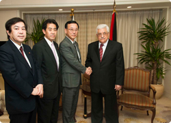 谷垣総裁　パレスチナのアッバース大統領を表敬訪問