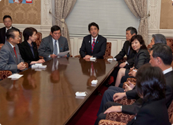 安倍総理「日本経済再生に向け、補正予算の早期成立を」　党役員会