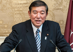 石破幹事長