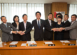 安倍晋三総裁 わが党執行部を再任