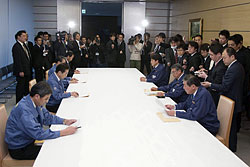 大島副総裁、石破政調会長、小野寺議員が緊急支援策を政府に申し入れ