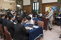 内閣不信任案を提出 谷垣総裁「菅総理で危機は乗り切れない」