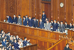 わが党などの賛成多数で予算案を可決した衆院本会議