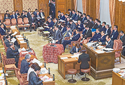 衆院予算委員会の締めくくり総括質疑で柴山昌彦議員の質問に答える安倍晋三総理