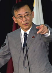 谷垣・元自民総裁、訓練で障害を乗り越え「パラ、心を揺さぶら