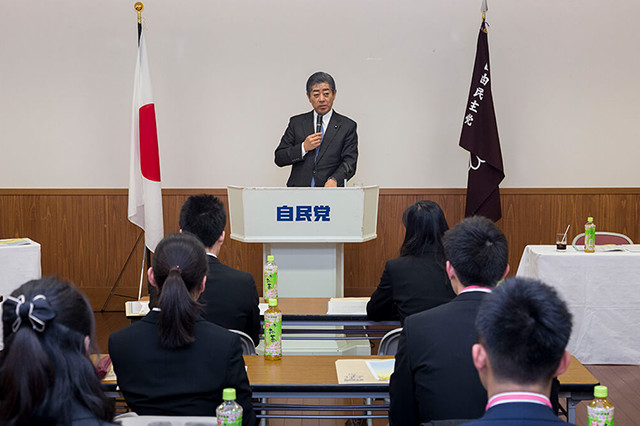 「平成29年春季インターンシップ」開講式・講座Ⅰ(岩屋毅学院長)・歓迎懇親会を開催しました。