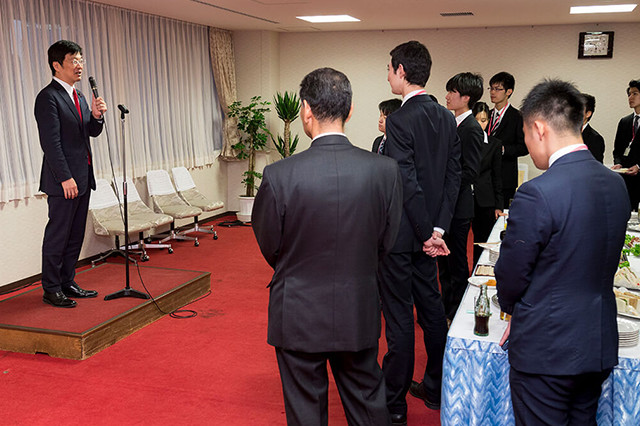 「平成29年春季インターンシップ」開講式・講座Ⅰ(岩屋毅学院長)・歓迎懇親会を開催しました。