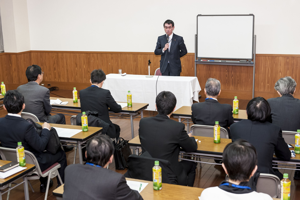 第42回まなびとプロジェクト（講師：河野太郎中央政治大学院長）を開催しました