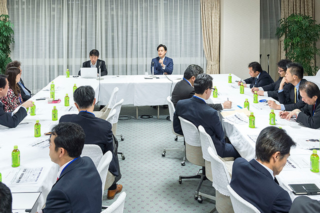 「第32回まなびとスコラ」(講師:二之湯 武史 参議院議員)を開催しました。