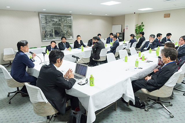 「第32回まなびとスコラ」(講師:二之湯 武史 参議院議員)を開催しました。