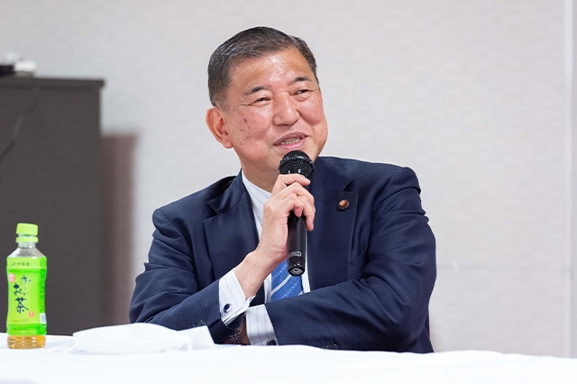 第2期「まなびと夜間塾」最終講座(講師:中谷 元 中央政治大学院学院長「総括」)