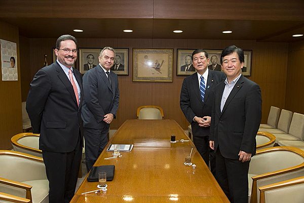 Secretary-General Shigeru Ishiba had a meeting with Mr. Kurt M. Campbell, former Assistant Secretary of State for East Asian and Pacific Affairs(June 2, 2014)