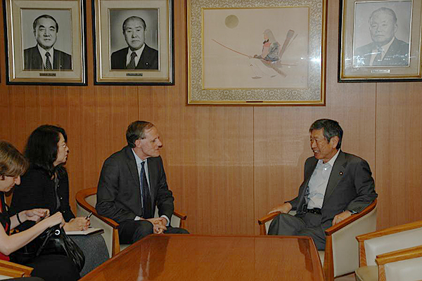 Vice-President Masahiko Koumura had a meeting with His Excellency Mr. Christian Masset, France Ambassador to Japan (June 5, 2014)