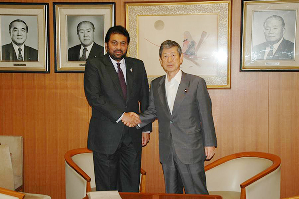 Vice-President Masahiko Koumura had a meeting with His Excellency Mr. Wasantha Kumar Jayadewa Karannagoda, Sri Lanka Ambassador to Japan (June 19, 2014)