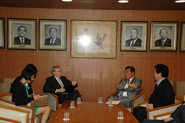 Secretary-General Shigeru Ishiba had a meeting with Mr. Stephen J. Hadley, Senior Advisor for International Affair, United States Institute of Peace (June 26, 2014)