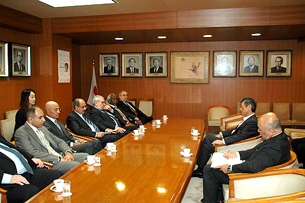 Vice-President Masahiko Koumura received a courtesy call from Ambassadors to Japan (Palestine, Bahrain, Algeria, Oman, Jordan, Lebanon) (October 27, 2014)