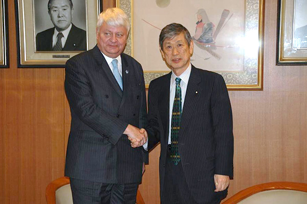 Vice-President Masahiko Koumura received a courtesy call from Mr. Hervé Ladsous, Under-Secretary-General for Peacekeeping Operations (January 15, 2015)