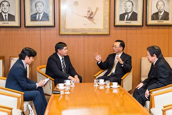 Secretary-General Sadakazu Tanigaki had a meeting with H.E. Mr. Doan Xuan HUNG, Vietnamese Ambassador to Japan (January 19, 2015)