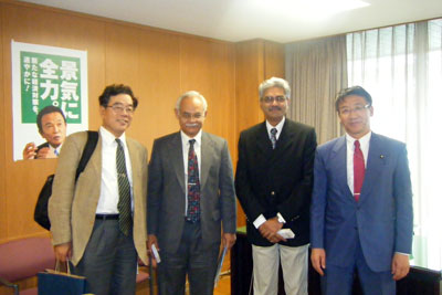 International Bureau Director-General  Asahiko Mihara had a talk with Professor Murty of the India Institute of  Technology at Hyderabad(June 23, 2009)