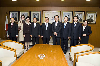 Courtesy Call on Acting Secretary-General Toshihiro Nikai by Chinese Communist Party Qinghai Province Committee Secretary Qiang Wei (October 21, 2009)
