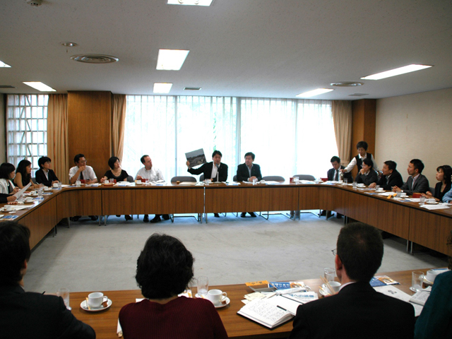 Policy Research Council, Foreign Affairs Division, Director Itsunori Onodera gave a lecture at the Nagatakai. He represents Miyagi Prefecture in the Diet, where was hit by the recent disaster on 11th May. He gave a lecture on the present situation in the stricken area, followed by a Q&amp;A session. (June 9 2011)
