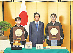 Habu and Iyama given People's Honor Awards