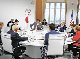 Prime Minister Abe leads discussions at the G7 Summit