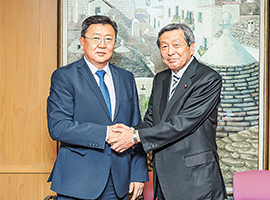 Mongolian defense minister visits Japan: Confirms mutual cooperation for world peace