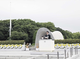 Prime Minister Abe "promotes understanding of the tragic realities of the atomic bombings" at the Peace Memorial Ceremony in Hiroshima