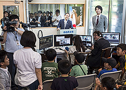 「政治を学ぼう!自民党本部&国会議事堂見学ツアー」 子供記者が菅義偉官房長官に直撃インタビュー