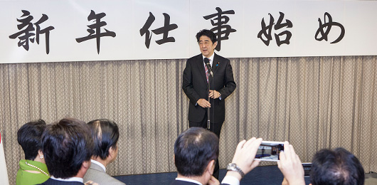 党本部仕事始め 安倍総裁「選挙で約束したことを果たしていく」