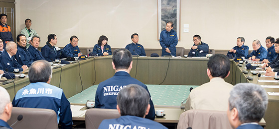 糸魚川大火の発災を受け二階幹事長が現地視察 米山知事、米田市長らと協議