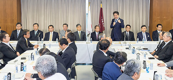 「国民の命と平和な暮らしを守り抜く」安倍総裁が全国幹事長会議であいさつ