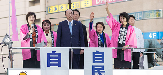 党女性局が池袋で街頭演説会「党所属参院議員らが『少子高齢化』や『北朝鮮問題』など訴える」