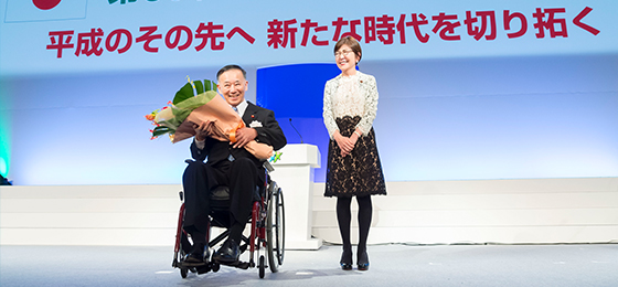 谷垣禎一元総裁が党員・党友を激励