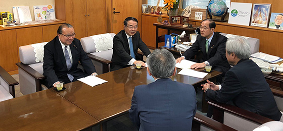 原田義昭環境大臣に申入れ 党環境・温暖化対策調査会