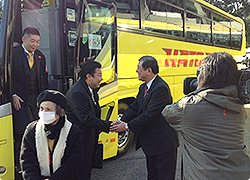 石破幹事長と行く 国立競技場ツアー