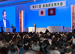 「日本が世界の真ん中で輝く1年に」安倍総裁が党大会であいさつ