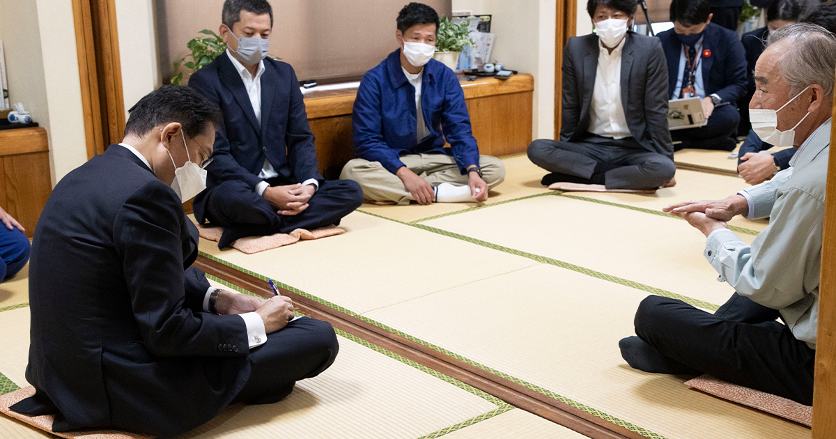 岸田首相の「ノート」はどこへいったのか？ 不出馬表明は「聞く