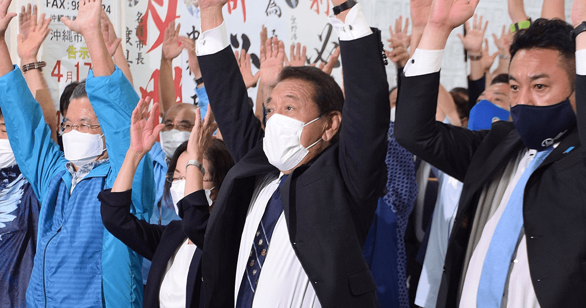 沖縄市長選 桑江朝千夫氏が3選 「選挙イヤー」市長選4連勝